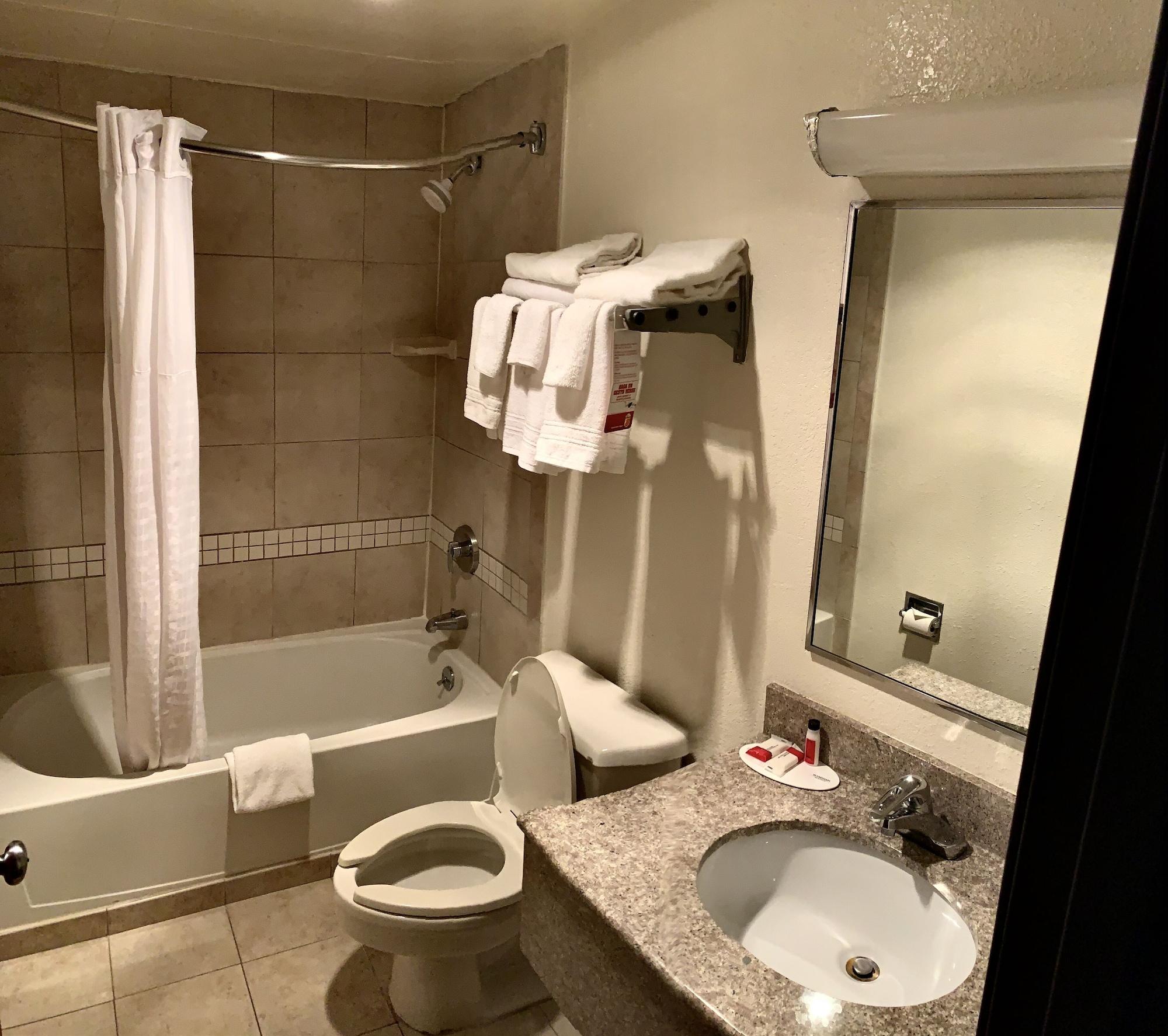 Super 8 By Wyndham Stamford/New York City Area Buitenkant foto