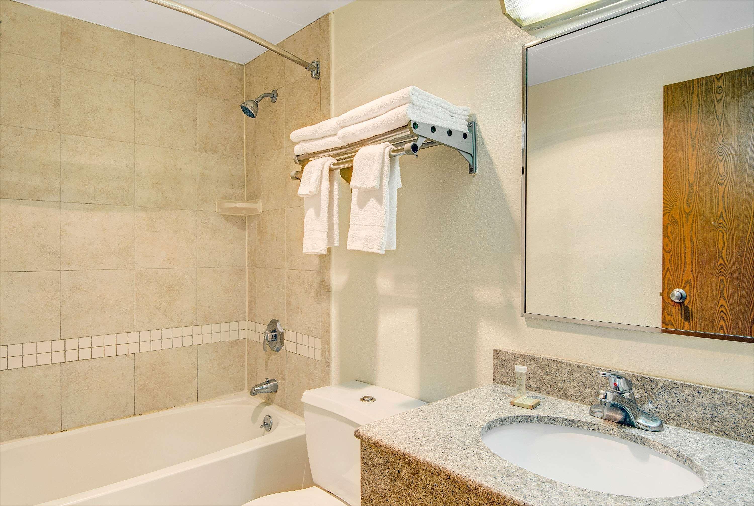 Super 8 By Wyndham Stamford/New York City Area Buitenkant foto