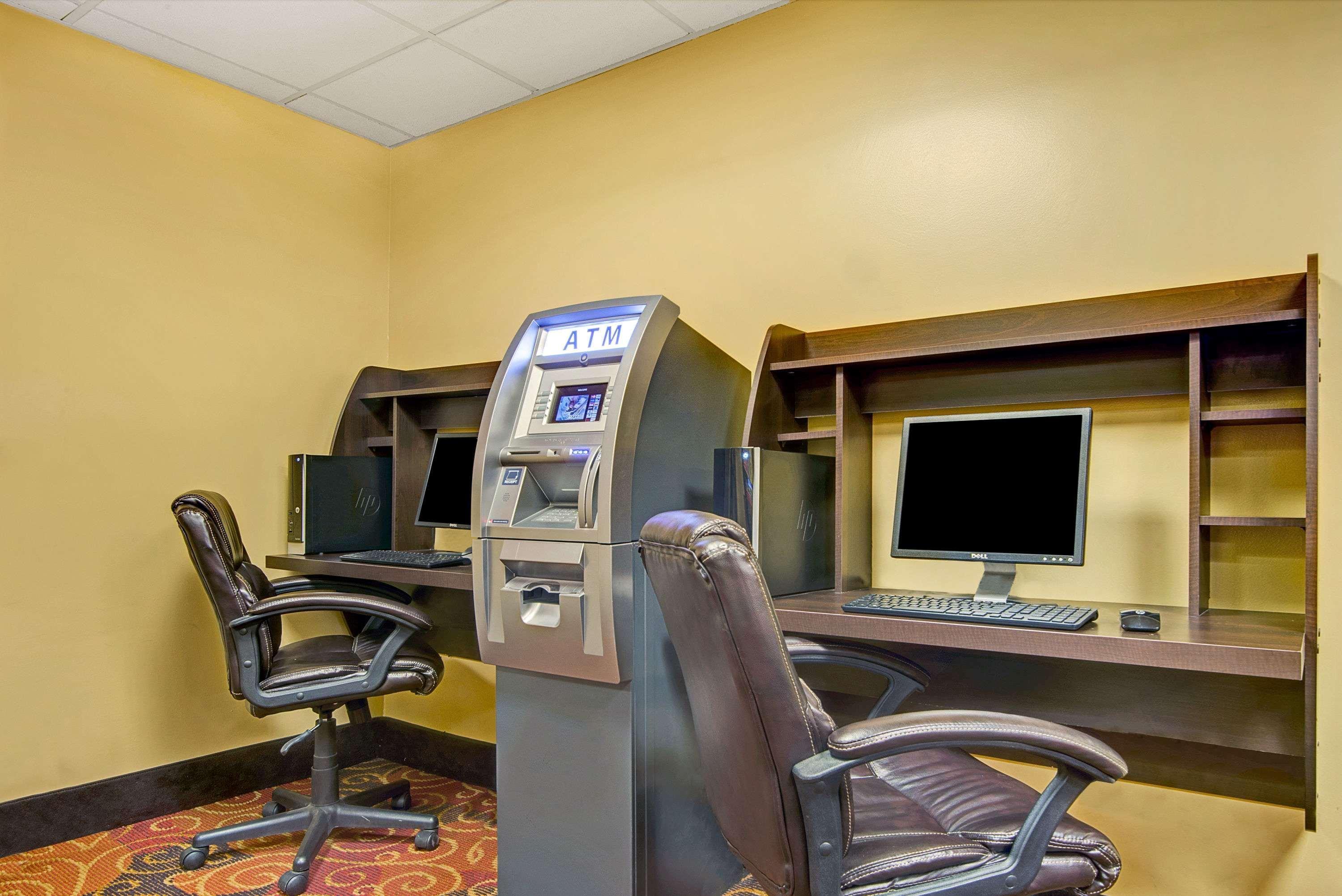 Super 8 By Wyndham Stamford/New York City Area Buitenkant foto