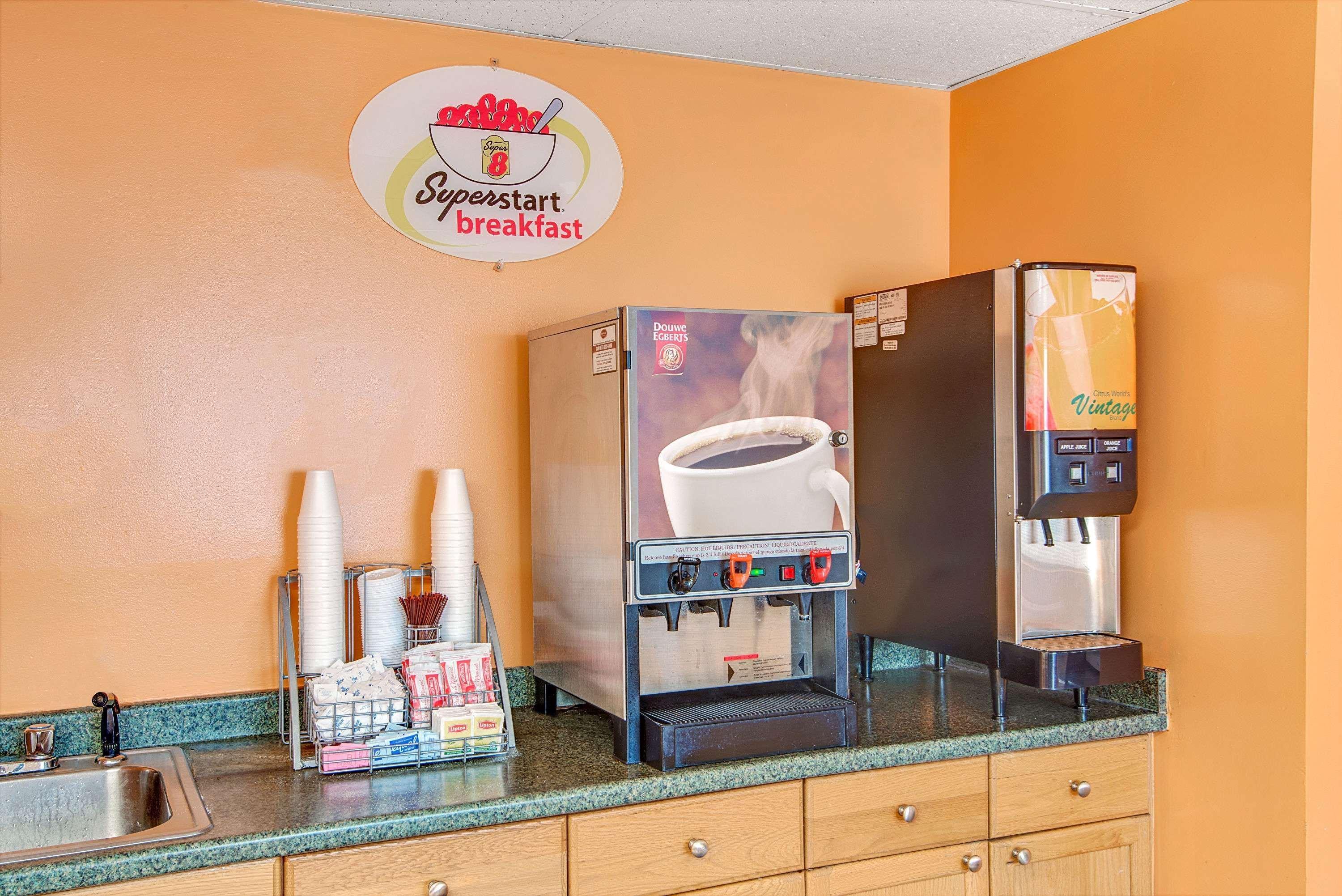 Super 8 By Wyndham Stamford/New York City Area Buitenkant foto